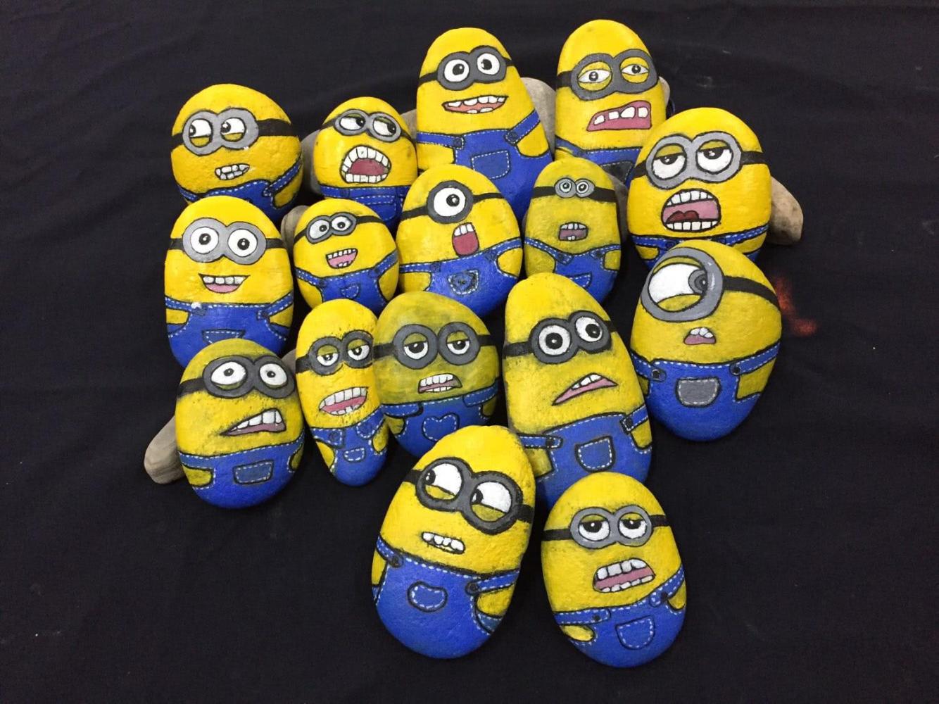 云南乡村教师带学生鹅卵石上作画, 造型栩栩如生, 被城里人疯抢