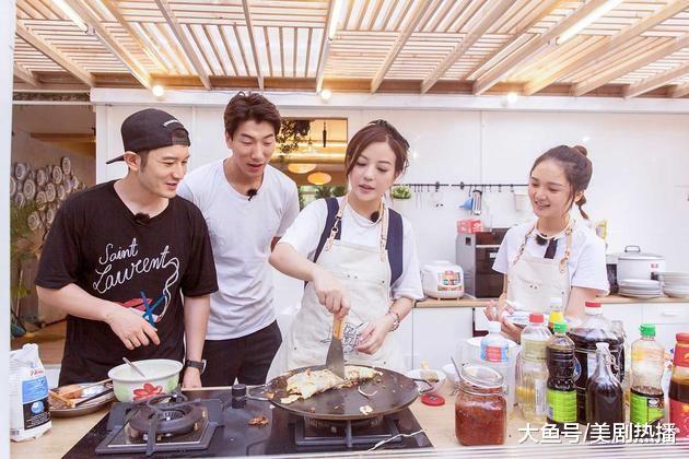 《中餐厅2》嘉宾阵容曝光, 赵薇苏有朋世纪合体引期待, 网友: 谁做饭?