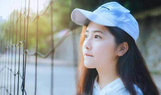 女生这4个暗示, 表示喜欢你, 别再错过了!