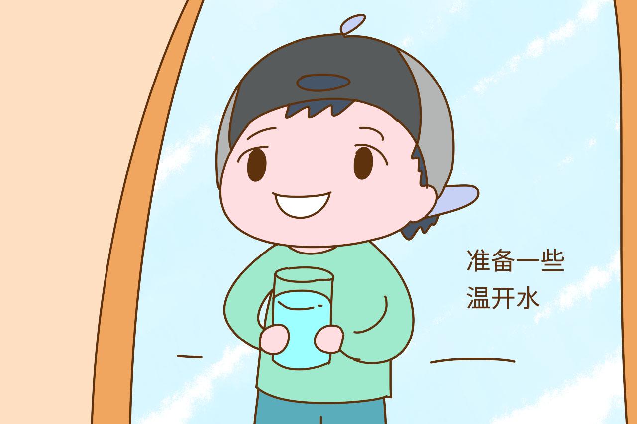一堂课3个学生流鼻血, 妈妈都要长点心, 别不在意