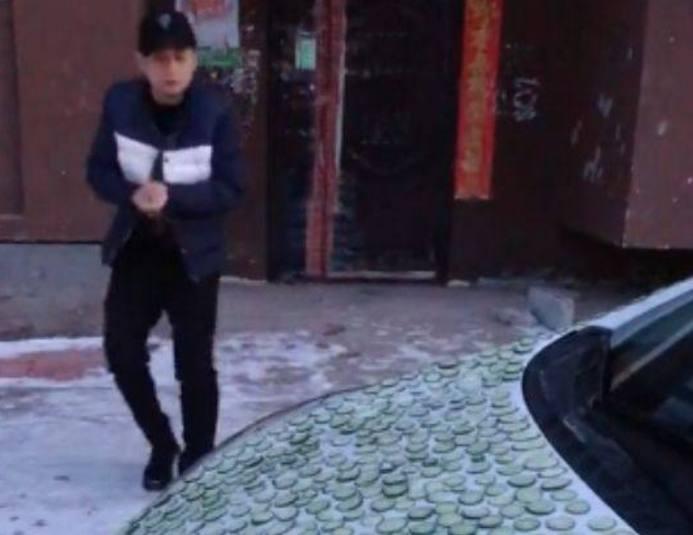 妻子买来一袋黄瓜给车做保养, 老公看后不淡定了!