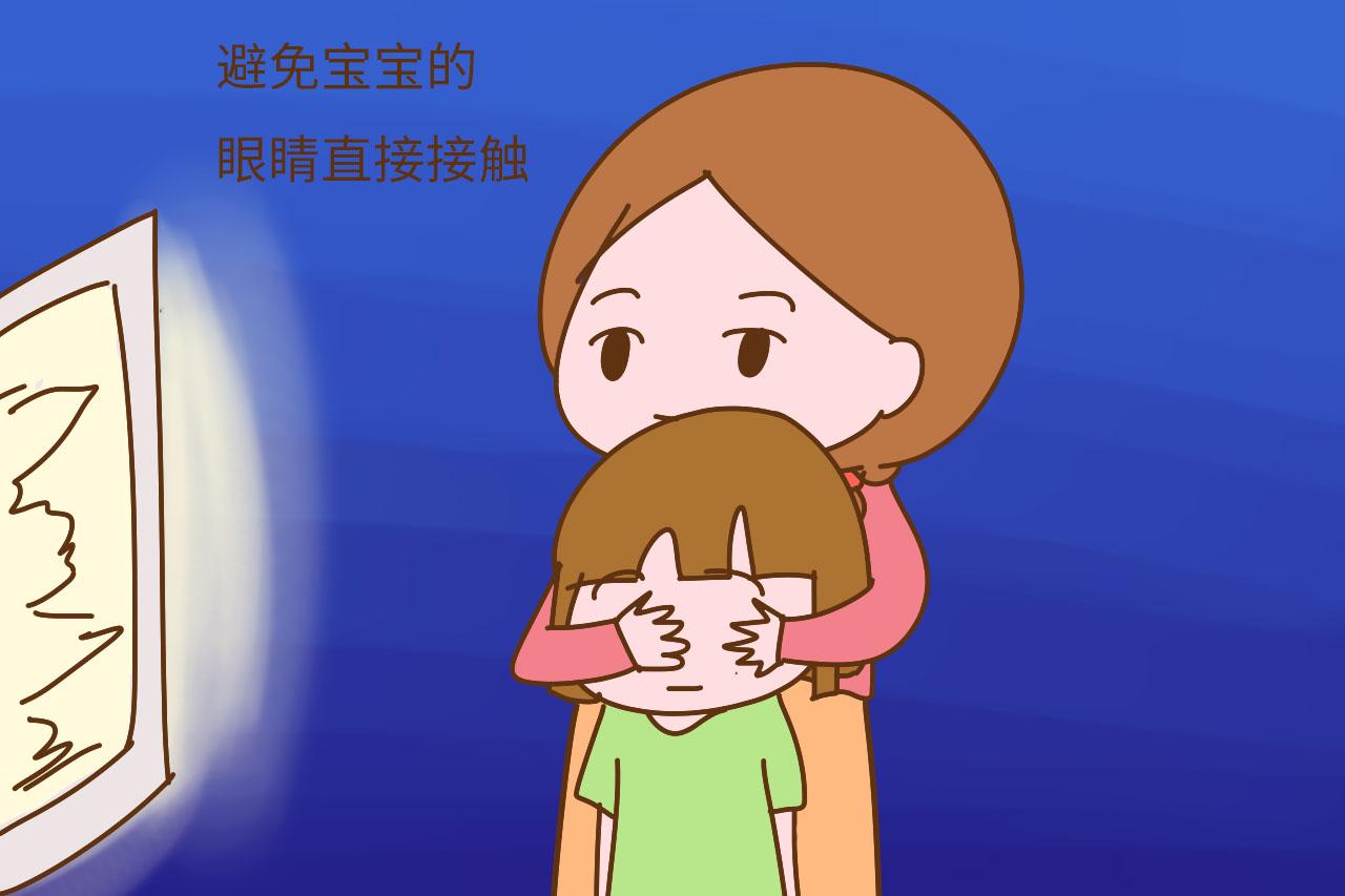 想让宝宝的眼睛明亮喜人, 家长在照看时这4点不可忽视