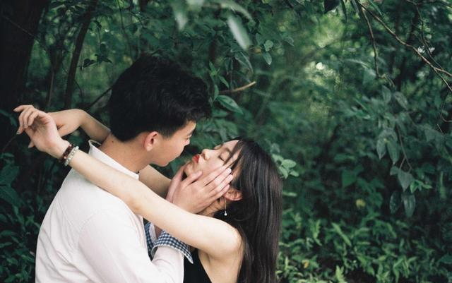 女人想和你在一起, 才会对你有的四个表现, 你错过了几个?