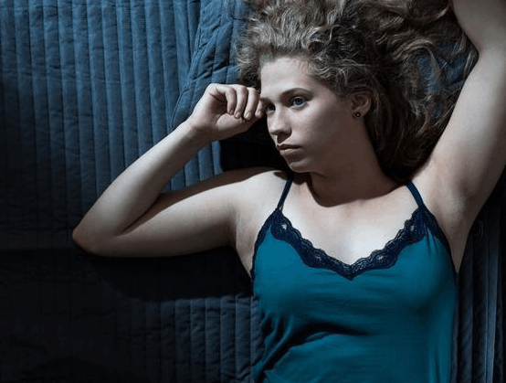 睡觉时, 出现这4种情况, 暗示肝脏可能要“出事”, 不要忽视了!