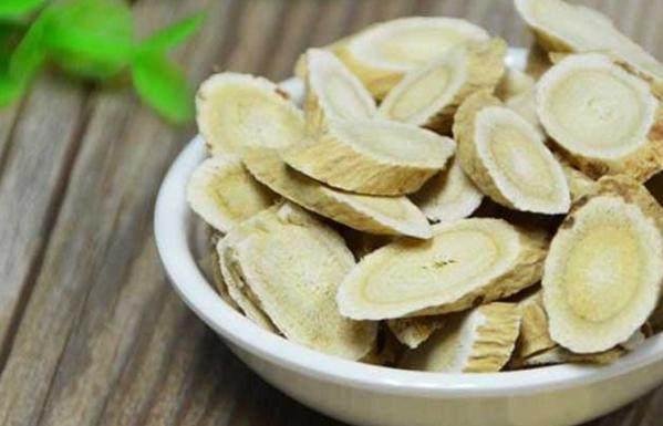 每天用黄芪泡水喝, 坚持一个月, 这些好事将会降临到你身上!