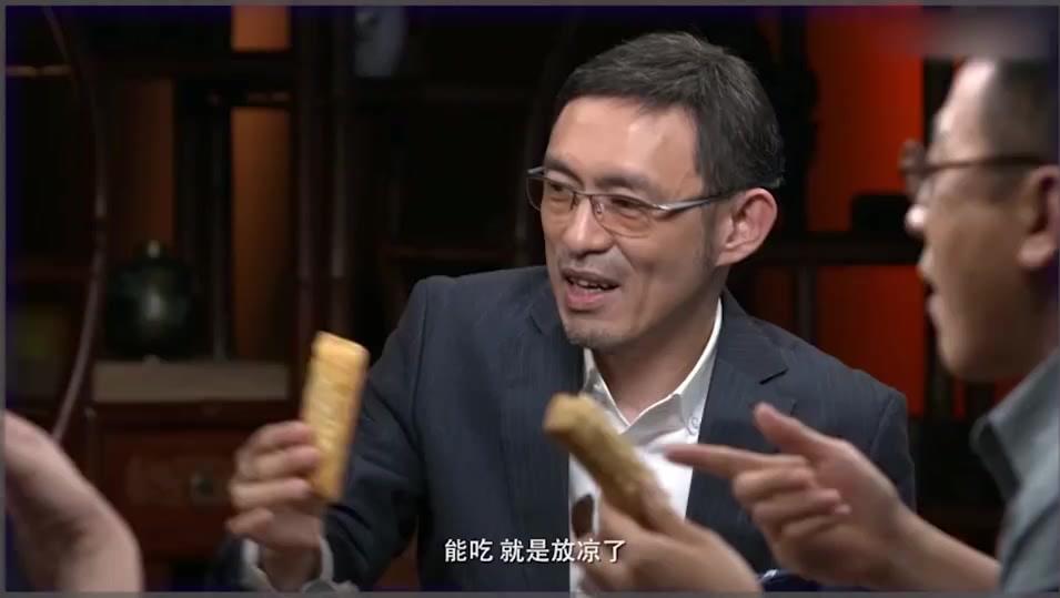 圆桌派收官,窦文涛要请大家吃一顿,菜刚端上来就遭马家辉吐槽!太搞笑了!