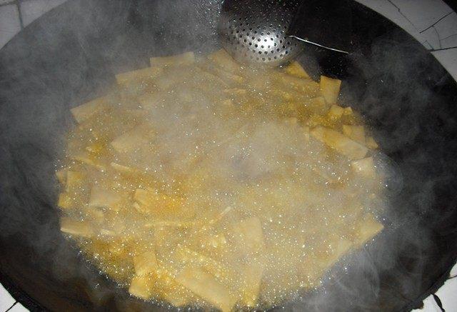 女人雌激素不足, 这5类食物尽量少吃, 容易引起女人卵巢早衰