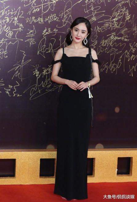杨幂出席中国电视好演员表彰盛典,一身黑色西装亮相,被她帅到了