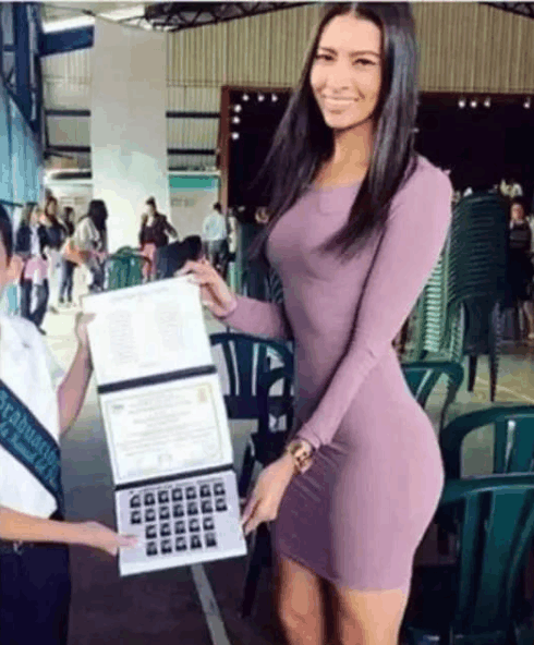 儿子得了奖，老公拍了一张儿子和