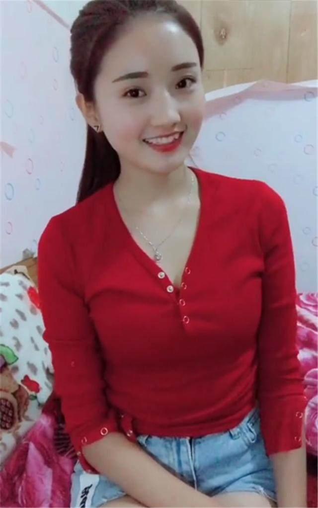 23岁女孩在房间做这种工作, 月入过万, 看完让千万网友羡慕不已
