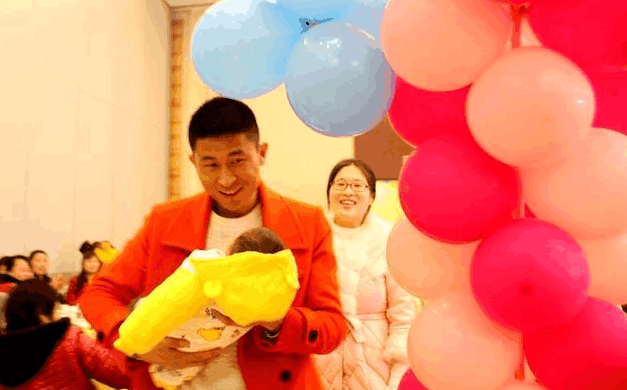 孙子满月酒, 爷爷不幸离世! 喜事接白事, 全家人痛哭后悔!