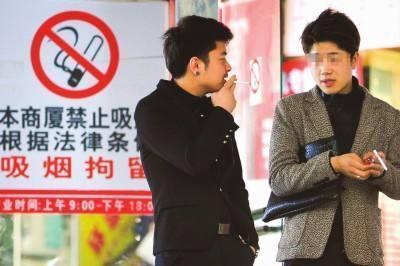 53岁老光棍半夜气虚入院, 查出病因后, 大骂室友: 都是你害的!