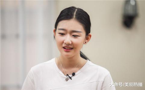 与佟大为掐架, 刘芸想扇她巴掌, 杨幂却签了她! 此女到底什么来路
