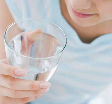 早晨起床的第一杯水, 是喝温开水好还是凉开水好?