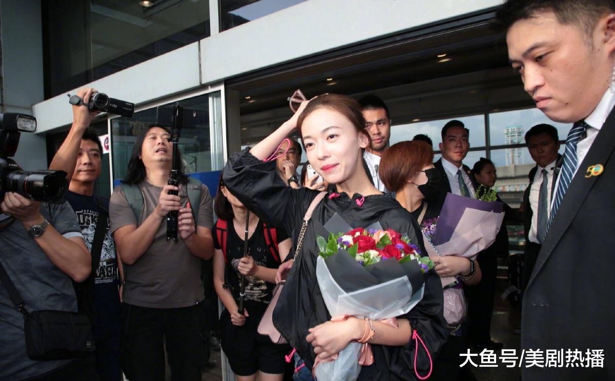 《延禧攻略》众主演抵港, 秦岚尽显女神风范, 她反而暴露自身短板