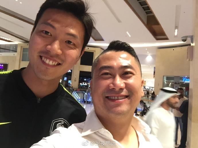 央视记者在亚洲杯前偶遇韩国国脚