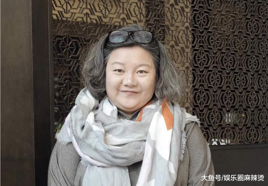 "陈凯歌前妻"洪晃近照曝光,58岁满头白发,名门痞女已现"老态"