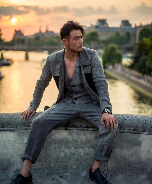 杨烁的儿子真帅,浓眉大眼造型炫酷,比型男爸爸还要有魅力