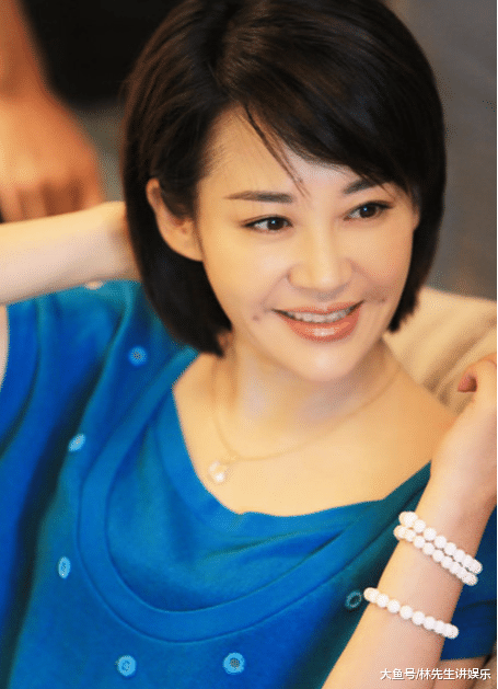 50岁许晴颜值在线为何一直未婚?眼神说明一切,是男人都忍不了