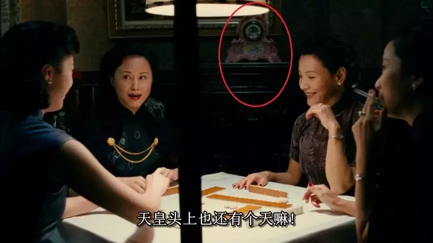 李何在《色戒》里埋藏的雄厚而松散的时候线索