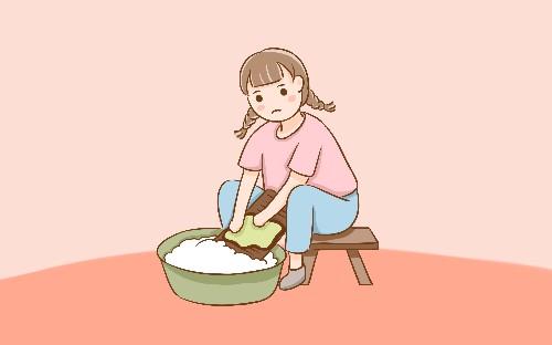 给宝宝洗衣服时用对方法很重要, 若是清洗不当, 可会伤害宝宝皮肤
