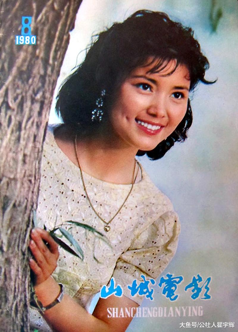 优雅灵秀,美丽大方,充满女性魅力,姜黎黎20张封面照欣赏