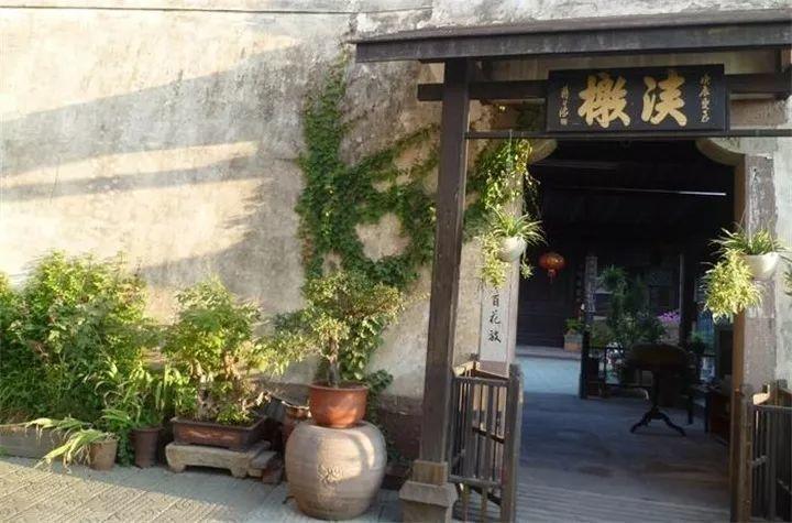 百年老宅来养花, 明清石器做花盆, 难道家里有矿?