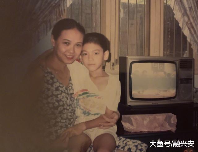 罗云熙说自己是全家最丑,本以为开玩笑,看到全家福后