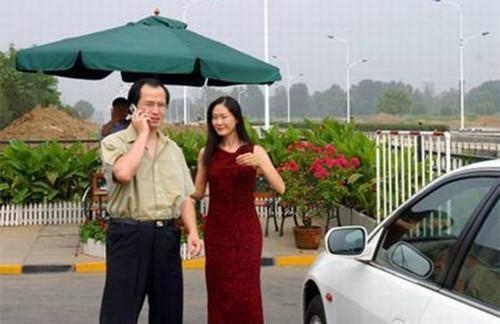 歌唱家于文华的两任丈夫是兄弟?