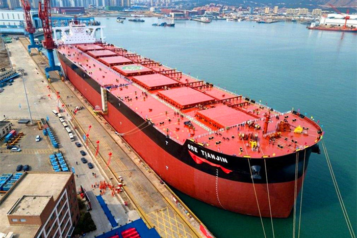 我昆仑银行的一艘油轮载着大量的