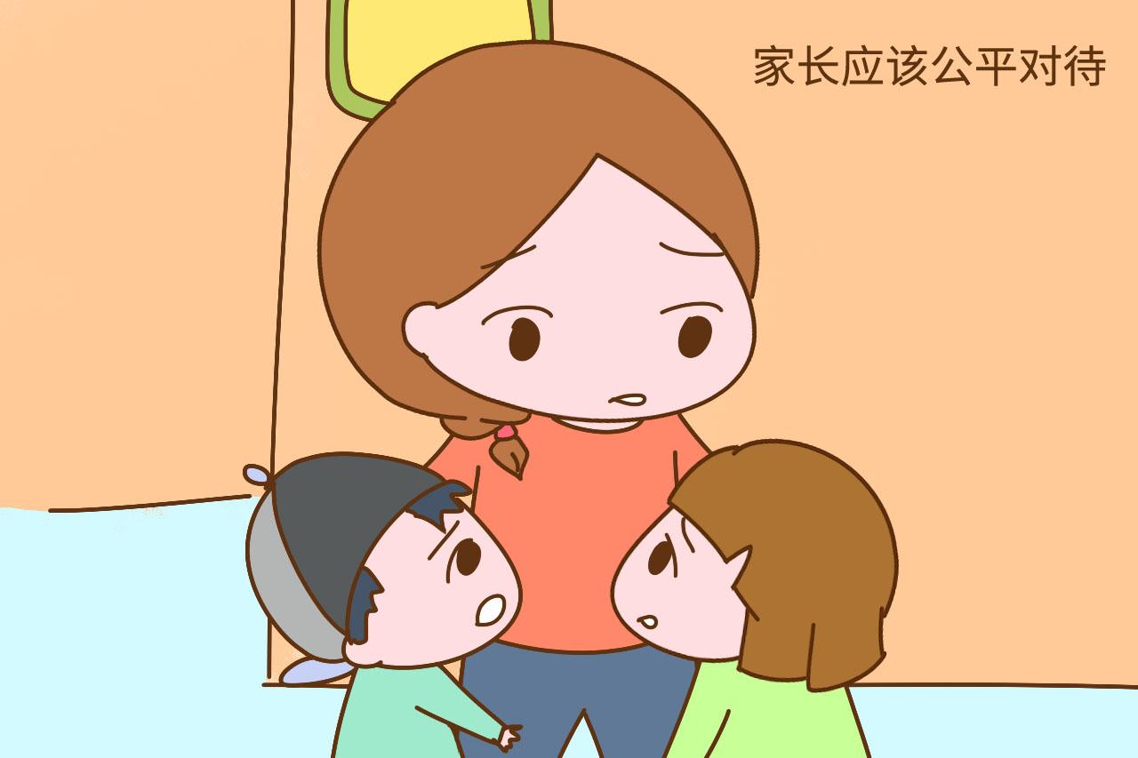 家里的两个孩子总打架，这位妈妈的做法很机智，值得学习