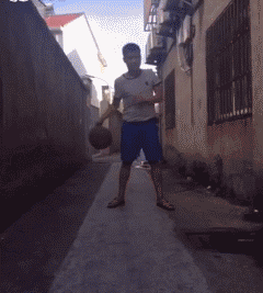 开心一刻:表哥嫌家穷,离家出走10年后开豪车回来,才发现