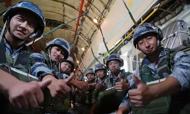 出有错, 那便是我们中国空降兵的脚!