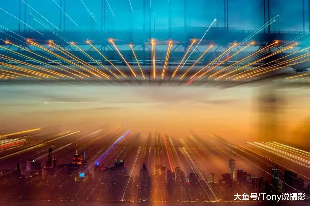 所以拍摄中心构图的物体会更有效果,拍摄画面更有视觉冲击力