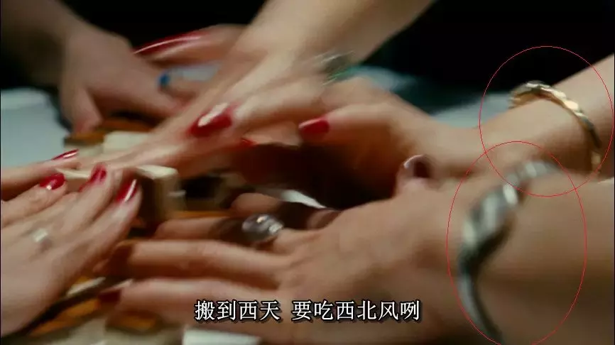 李何在《色戒》里埋藏的雄厚而松散的时候线索
