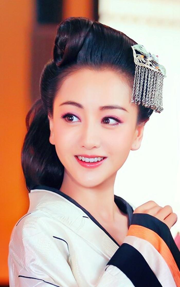 姓"杨"最美6位女星,杨紫垫底,杨幂第五,第一无人能及