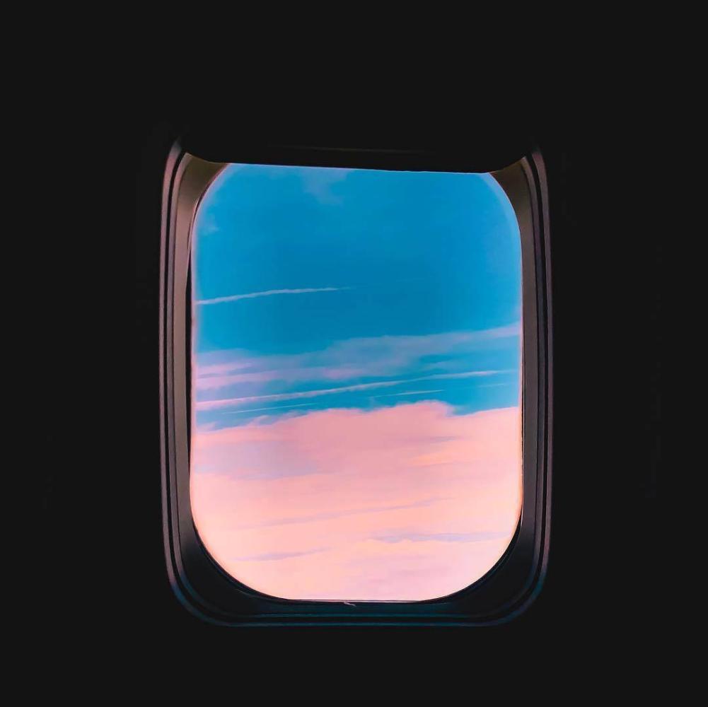  旅行途中，我们总是匆匆忙忙奔