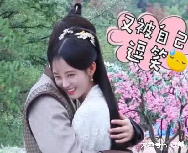 鞠婧祎和男演员搭戏时,为何只拍上半身?得知真相后网友笑哭了!