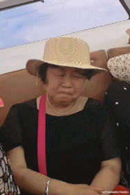 爆笑gif:你这是想玩死你老娘啊,不知道我腰不好啊?