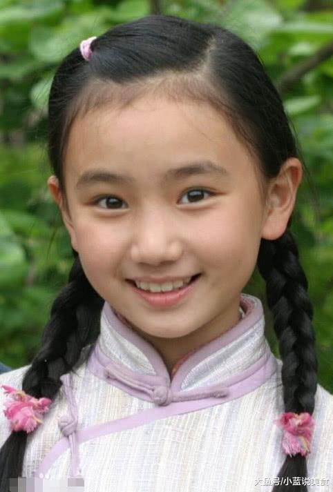 11岁火遍全国的童星,拒绝演艺圈考入清华,今颜值完胜奶茶妹妹