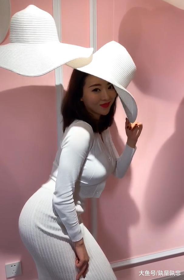 瑜伽美女蒋娉婷,没有网红脸,凭"欧美范身材"走红