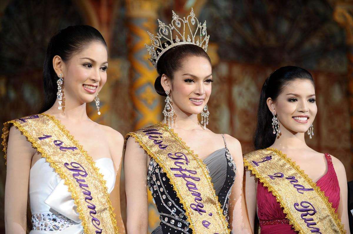 而人妖也分两种形式 一种是通过手术彻底变成女人 泰国人妖选美 另外