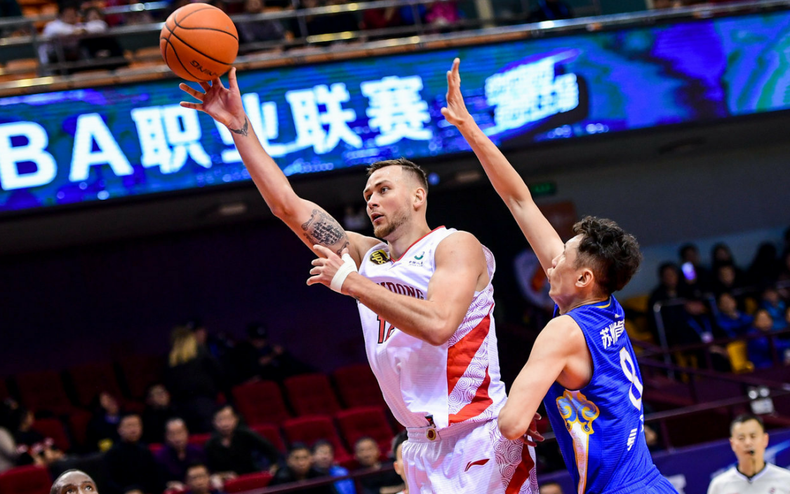 莫泰轰43+17 山东大胜江苏