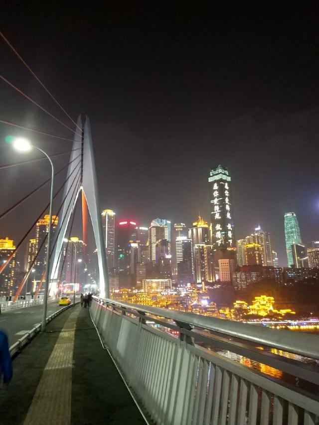 横跨嘉陵江,"桥都"重庆最美的大桥——千厮门大桥