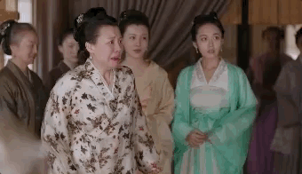 这才是真爱的体现呀!瞧这小表情做的多到位呀!