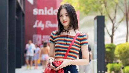 摄影：夏日女神超性感，连衣裙显圆润身材，回头率爆表