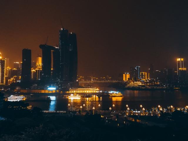 重庆平易近宿 | 相逢朝天门江景影院房