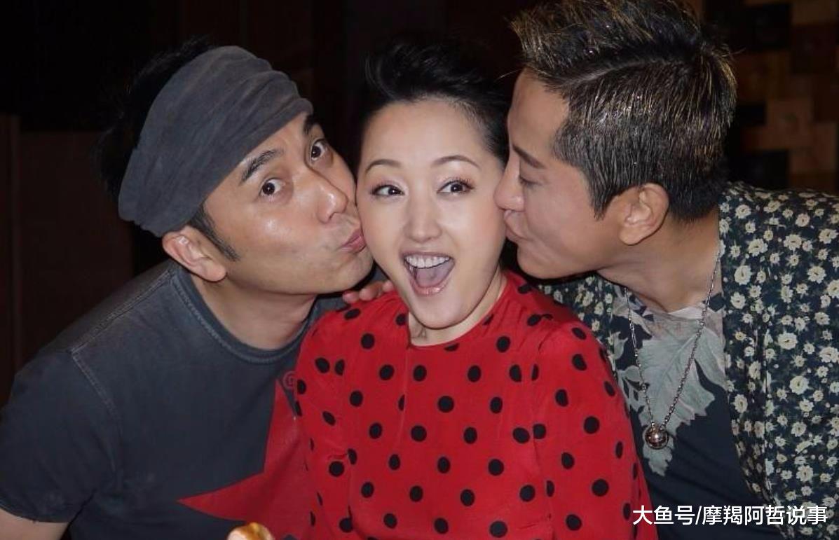 50岁毛宁近照,隐藏了10年的老婆,原来是我们熟悉的她!