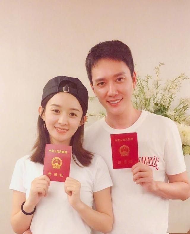 “一家三口”现身机场, 冯绍峰体贴孕妇赵丽颖, 独自在寒风中抽烟