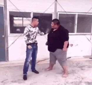 爆笑gif:你这是想玩死你老娘啊,不知道我腰不好啊?